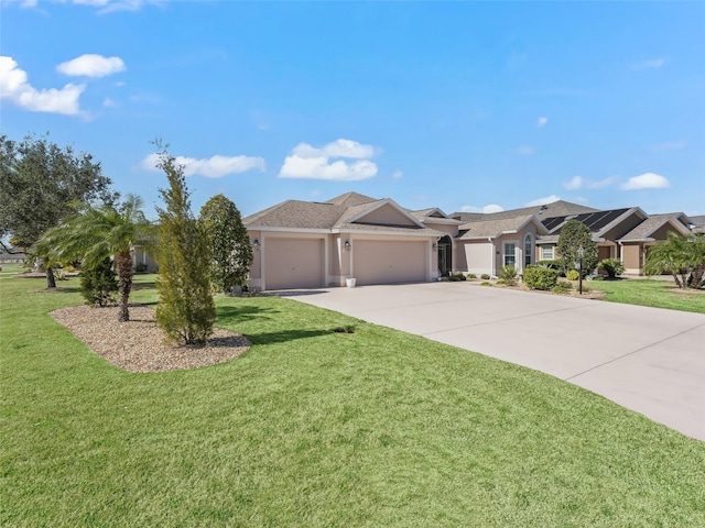 view of front of property featuring a front lawn