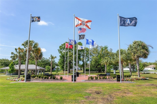 view of home's community featuring a lawn