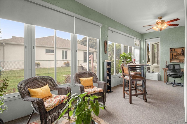 sunroom with ceiling fan