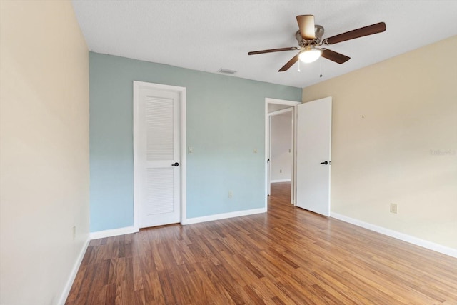 unfurnished room featuring ceiling fan and hardwood / wood-style floors