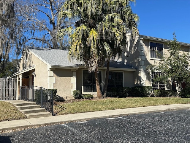 view of front of home featuring a front lawn