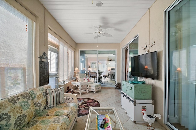 sunroom / solarium with ceiling fan