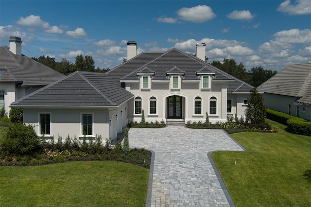 view of front of home featuring a front yard