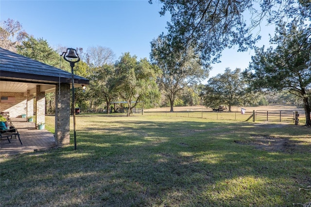 view of yard featuring a rural view