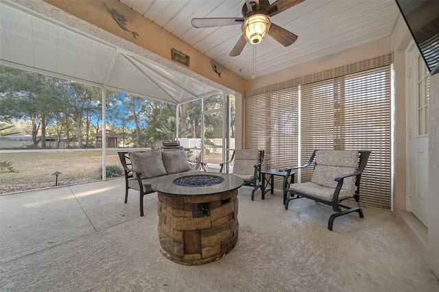 sunroom with vaulted ceiling and ceiling fan