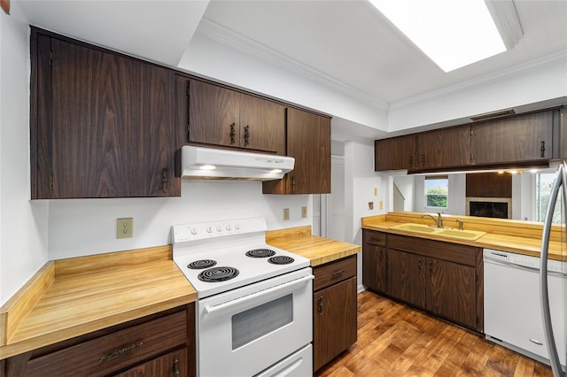 kitchen with sink, crown molding, white appliances, dark brown cabinetry, and light hardwood / wood-style floors