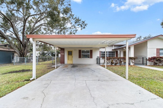 view of front facade featuring a carport and a front yard