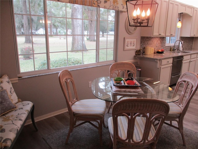 dining space with dark wood-style floors, a notable chandelier, and baseboards