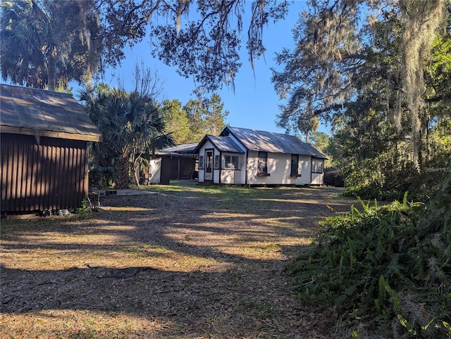 exterior space featuring an outbuilding