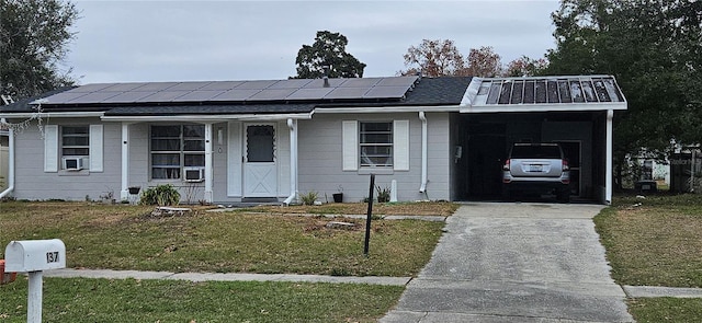 view of front of home featuring a carport, a front lawn, and solar panels