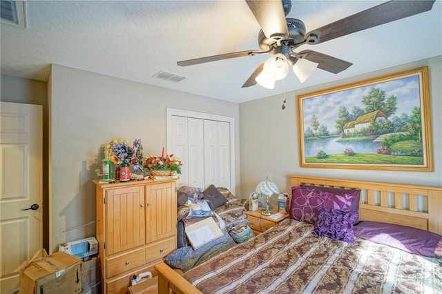 bedroom with ceiling fan, a closet, and a textured ceiling