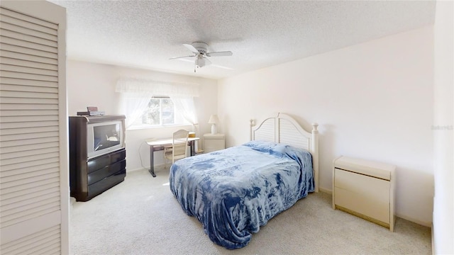 bedroom with carpet floors, a textured ceiling, and ceiling fan