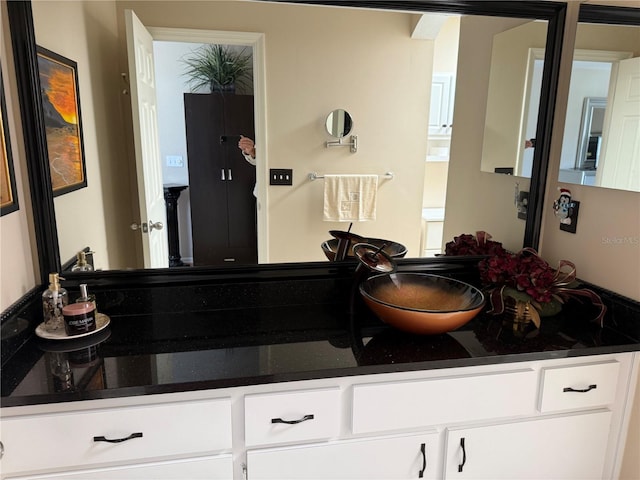 bathroom featuring sink