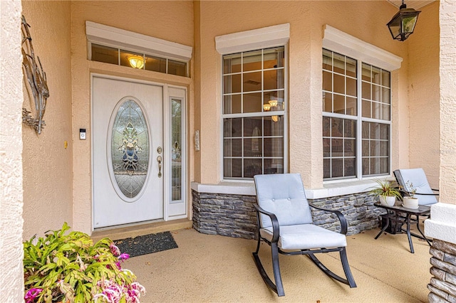 entrance to property featuring a porch