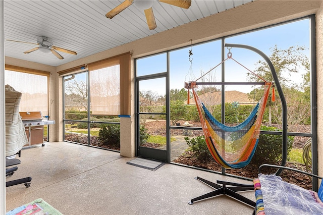 sunroom / solarium with ceiling fan