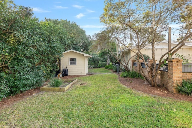 view of yard with a shed