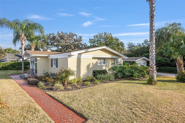 view of front of house featuring a garage and a front yard