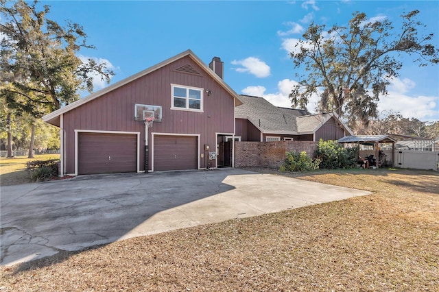 view of front of house featuring a garage and a front lawn