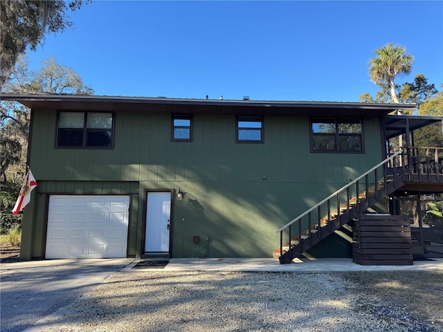 view of front facade featuring a garage