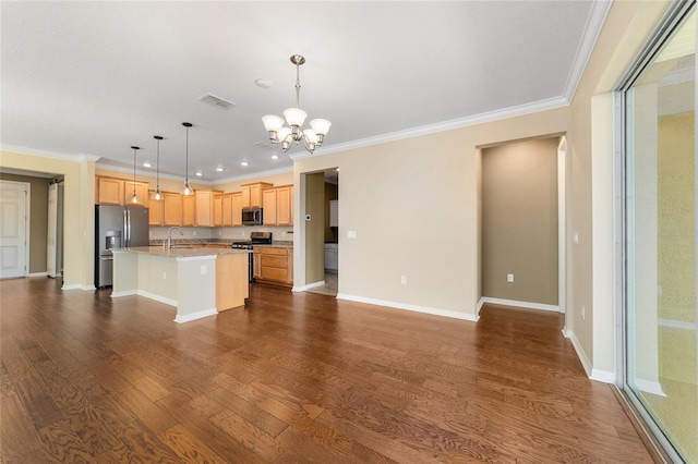 kitchen featuring a kitchen bar, sink, hanging light fixtures, appliances with stainless steel finishes, and an island with sink