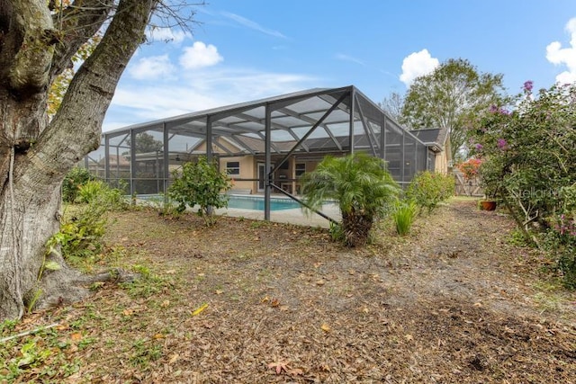 view of yard with a lanai