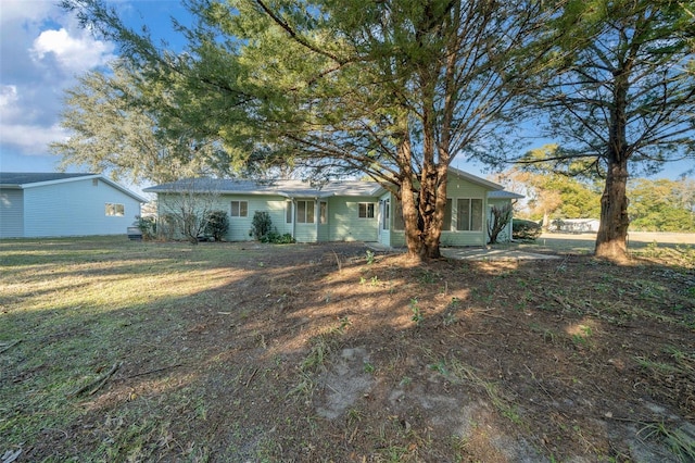 7556 SW 112th Ln, Ocala, FL 34476 - rear view of property featuring a lawn