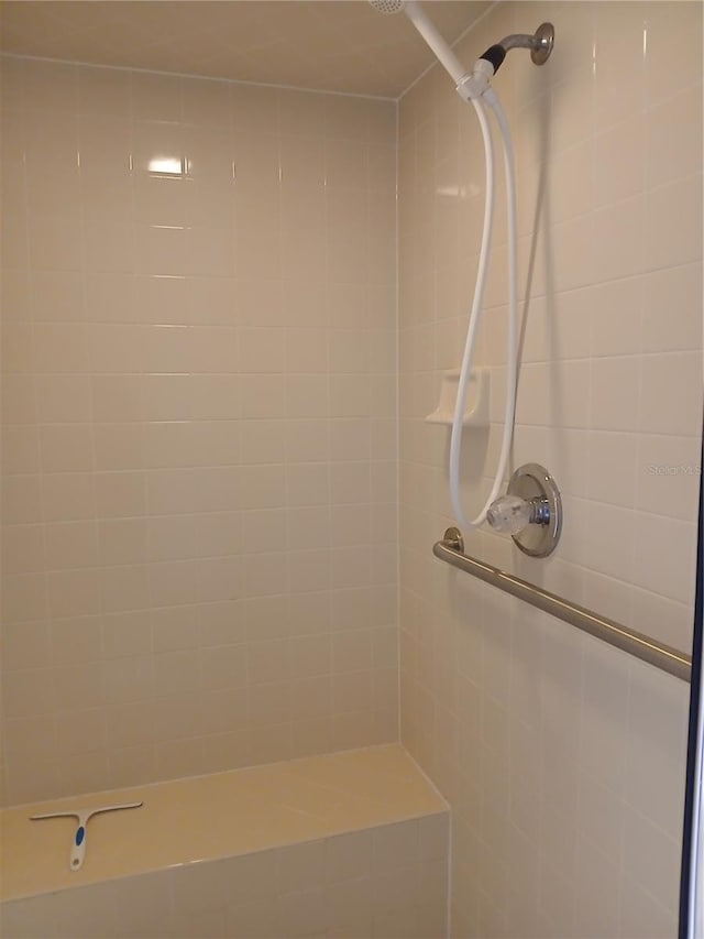 interior details with a tile shower