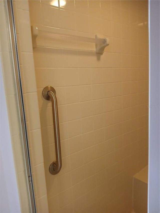 details featuring a tile shower