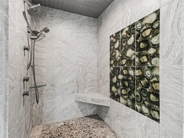 bathroom featuring a tile shower