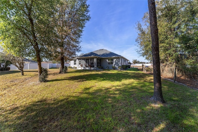 view of front of house featuring a front yard