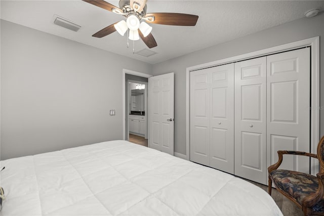 bedroom with a textured ceiling, a closet, and ceiling fan