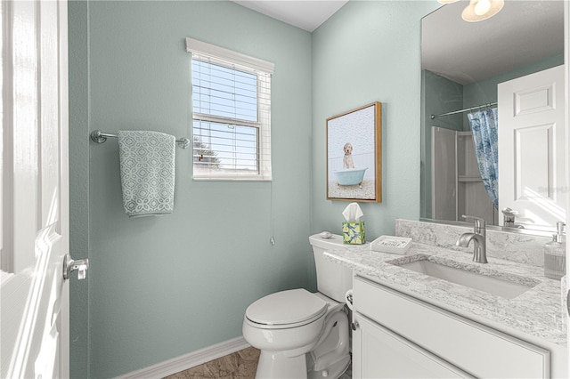 bathroom with a shower with curtain, vanity, and toilet