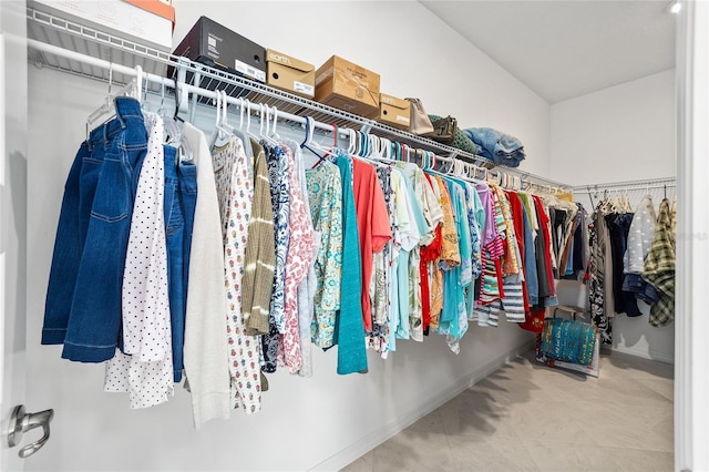 view of spacious closet