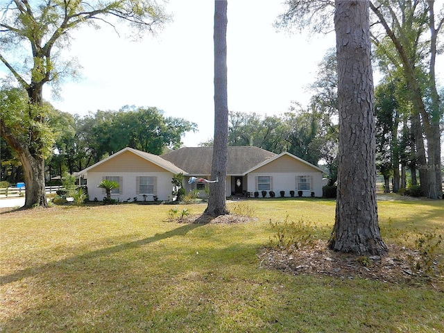 ranch-style house with a front yard