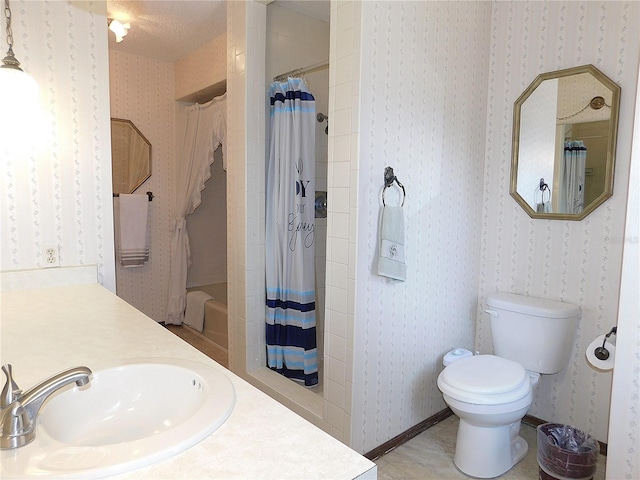 full bathroom featuring shower / tub combo with curtain, vanity, toilet, and a textured ceiling