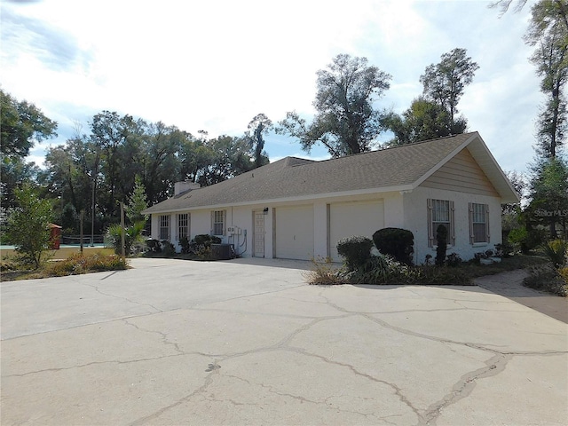 view of front facade with a garage