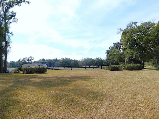 view of yard featuring a rural view