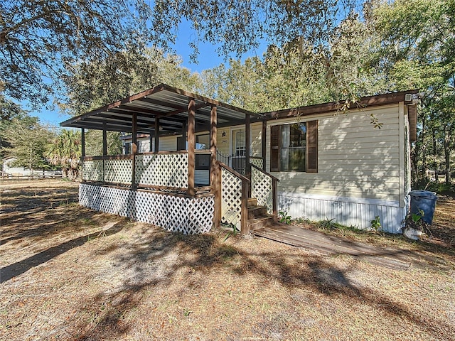 view of front of property featuring covered porch