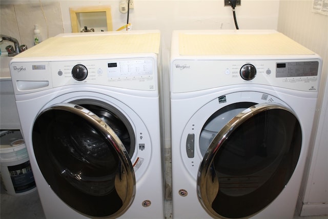 laundry room featuring independent washer and dryer