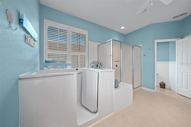 interior space featuring light tile patterned flooring and independent washer and dryer