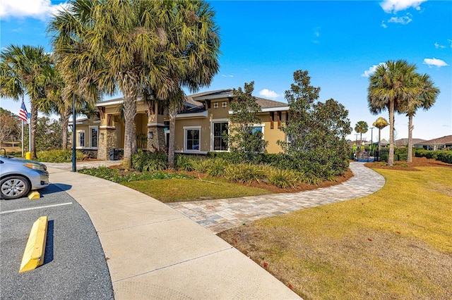 view of front of house featuring a front yard