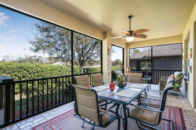 sunroom with ceiling fan