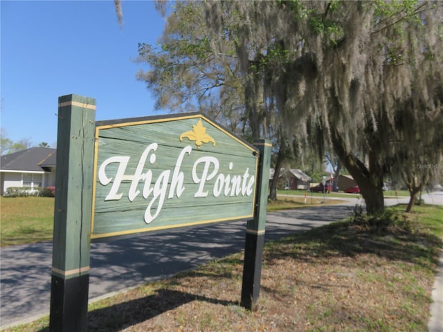 view of community / neighborhood sign