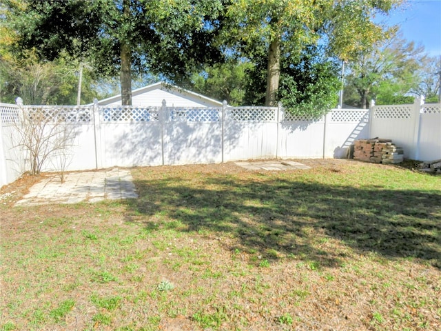 view of yard featuring a fenced backyard