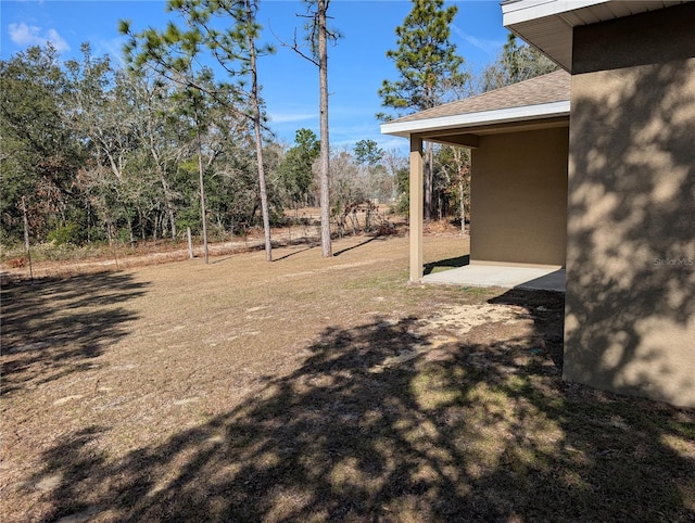 view of yard featuring a patio