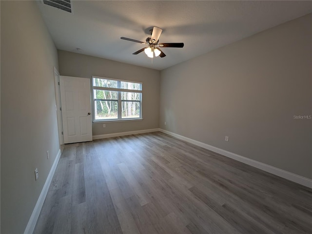 unfurnished room featuring wood-type flooring and ceiling fan