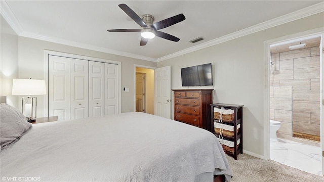 bedroom featuring visible vents, ornamental molding, a ceiling fan, a closet, and carpet floors