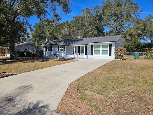 ranch-style home with a front lawn and a porch