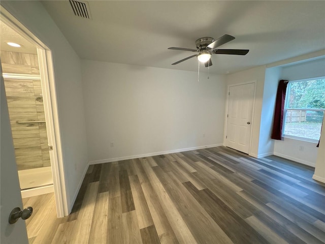 spare room featuring dark hardwood / wood-style floors and ceiling fan