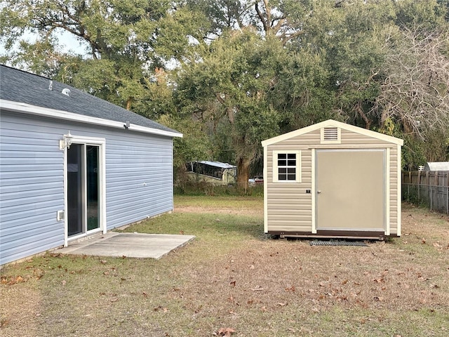 view of yard with a storage shed